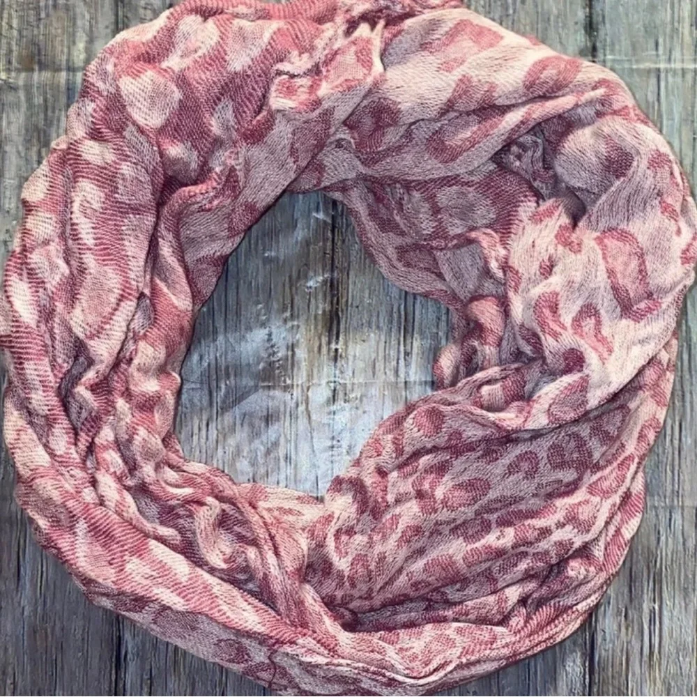 💞 Kids 56” Pink Animal Print Infinity Scarf
